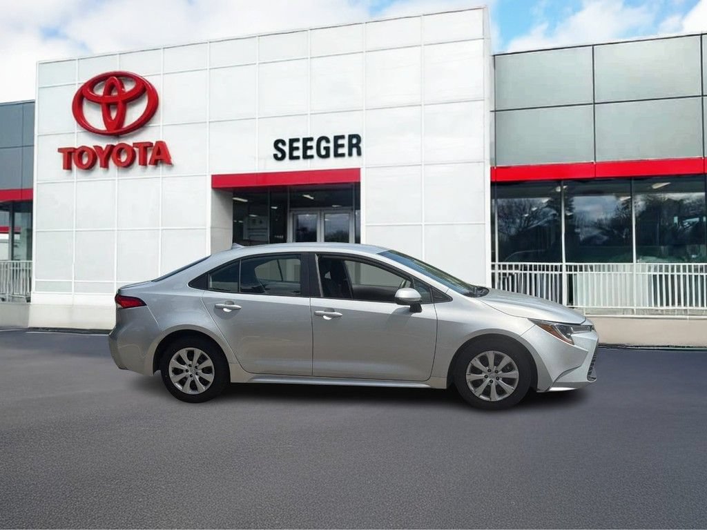 Used 2024 Toyota Corolla LE FWD image 2