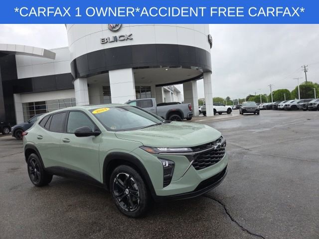 Used 2024 Chevrolet Trax RS w/ Sunroof Package FWD image 1