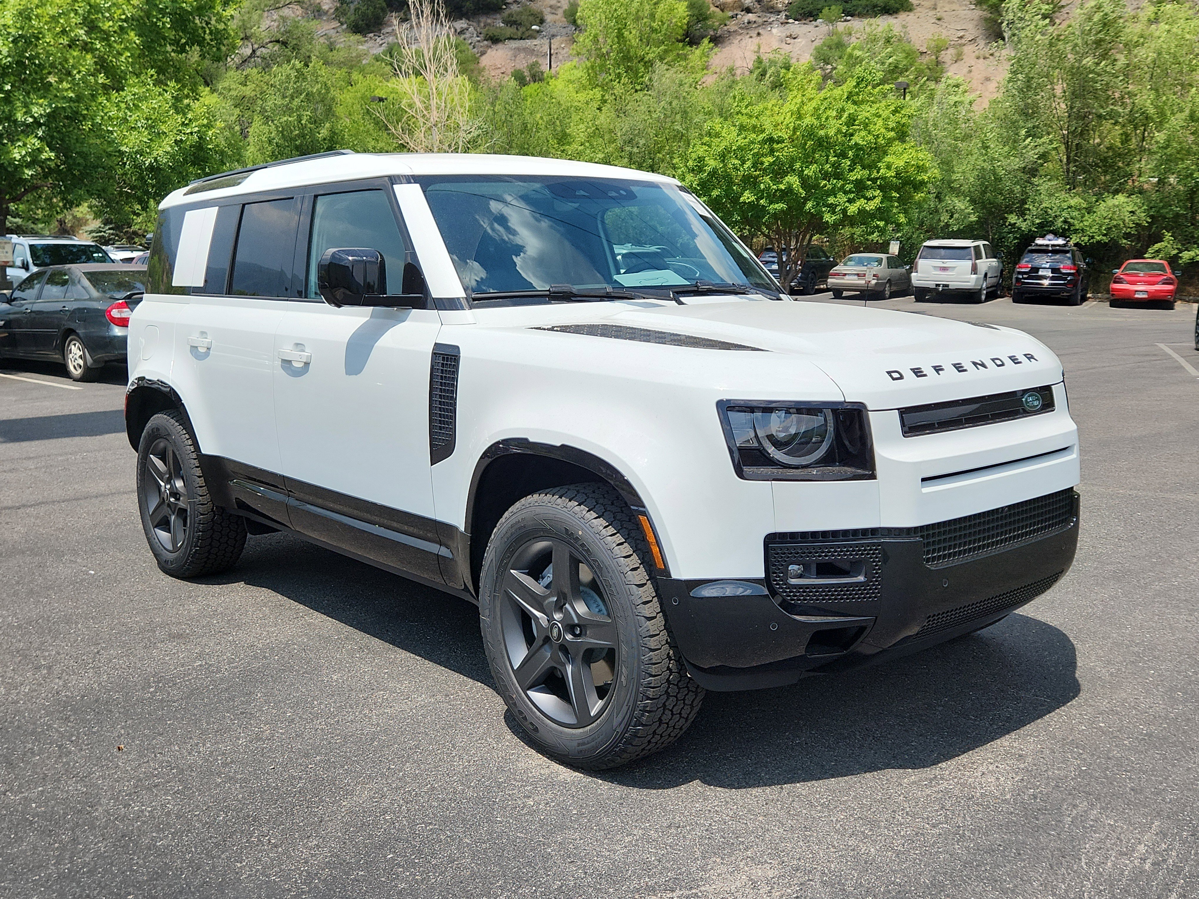 New 2025 Land Rover Defender 110 X-Dynamic SE video 1