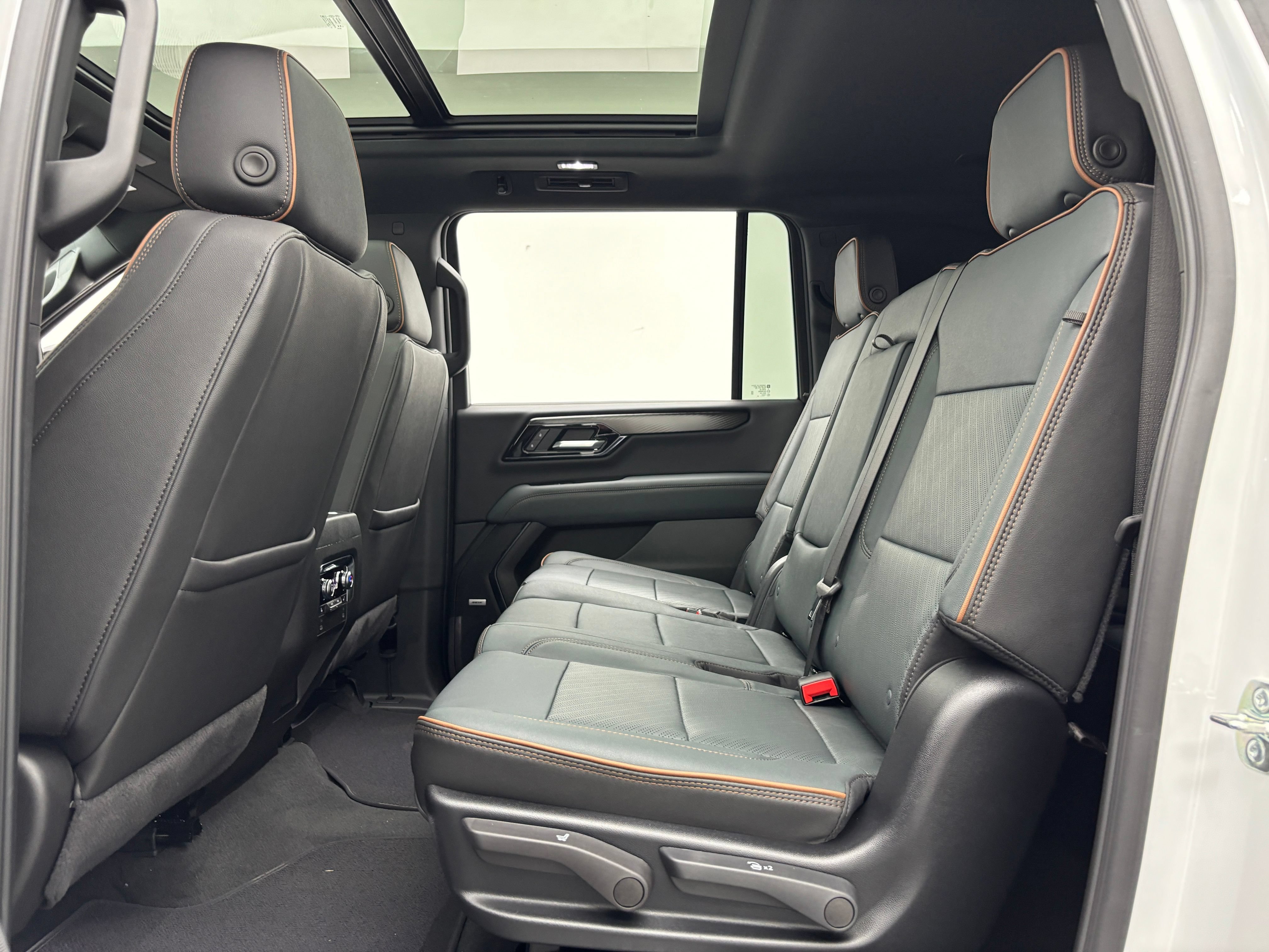 New 2026 GMC Yukon XL AT4 w/ AT4 Preferred Package AWD/4WD image 45