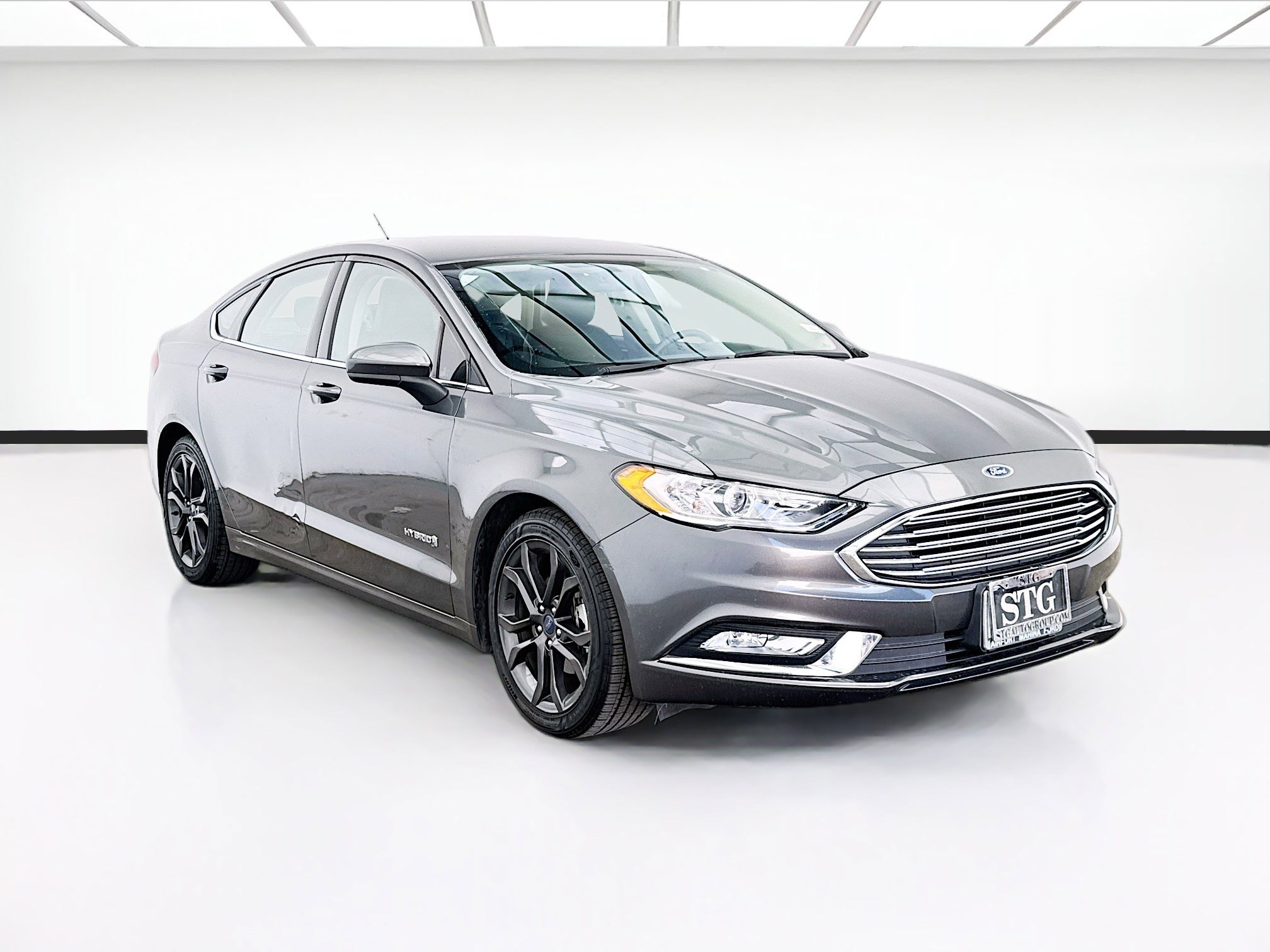 Used 2018 Ford Fusion SE w/ Equipment Group 601A FWD image 3