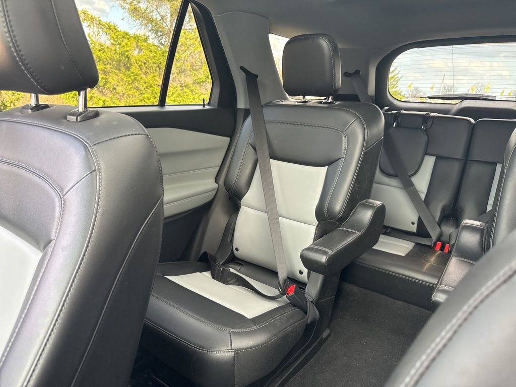 Used 2022 Ford Explorer XLT w/ Equipment Group 202A image 29