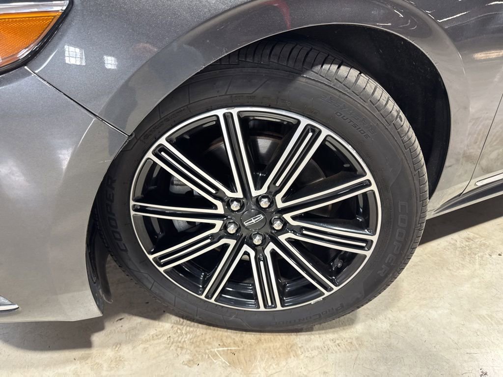 Used 2017 Lincoln Continental Reserve AWD/4WD image 2
