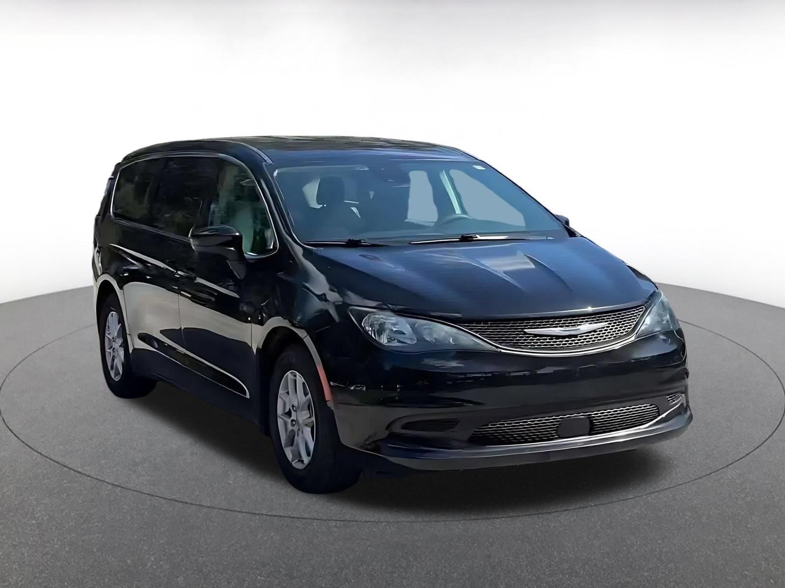 Used 2024 Chrysler Voyager LX FWD image 3