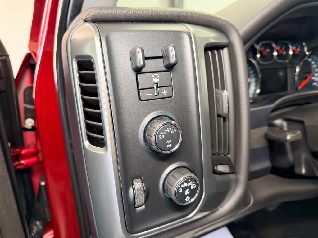 Used 2018 Chevrolet Silverado 1500 LT w/ All Star Edition AWD/4WD image 14
