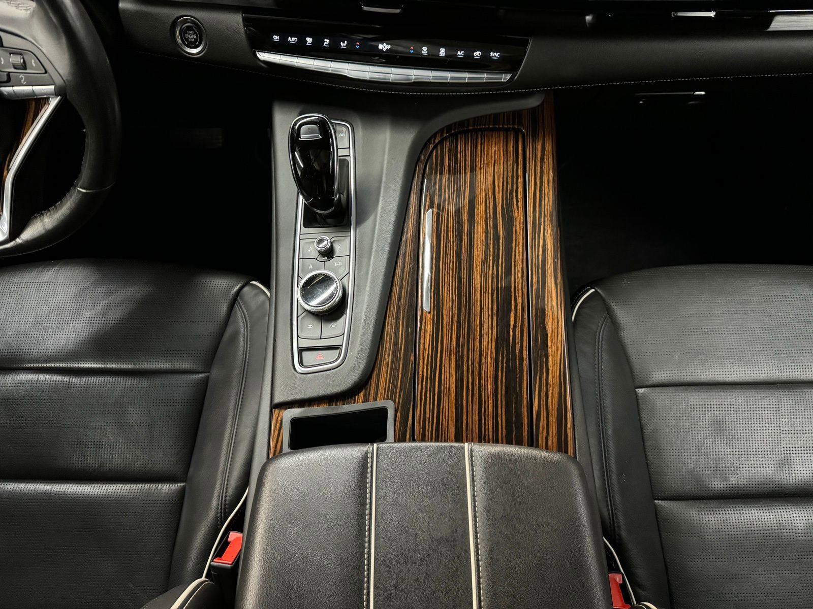 Used 2021 Cadillac Escalade Premium Luxury image 25