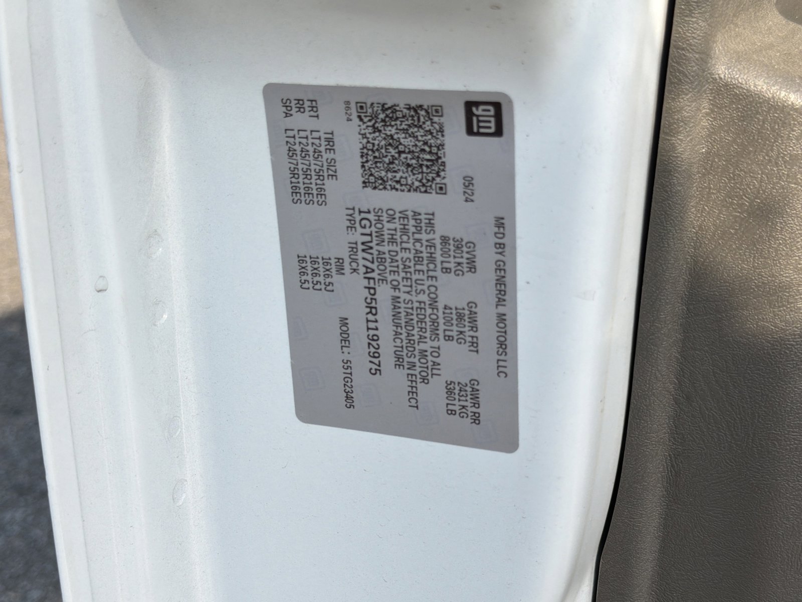 Used 2024 GMC Savana 2500 w/ Driver Convenience Package RWD image 33