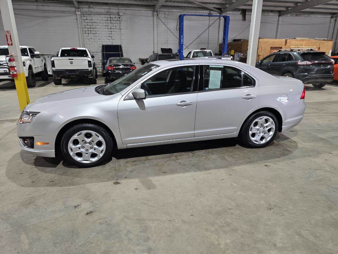 Used 2011 Ford Fusion SE w/ 202A Rapid Spec Order Code image 4