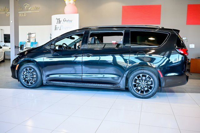 Used 2021 Chrysler Pacifica Touring-L w/ S Appearance Package image 8
