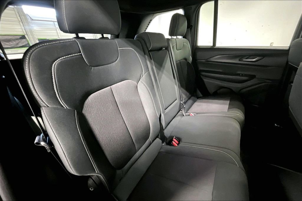 Used 2024 Jeep Grand Cherokee Laredo w/ Trailer Tow Package image 36