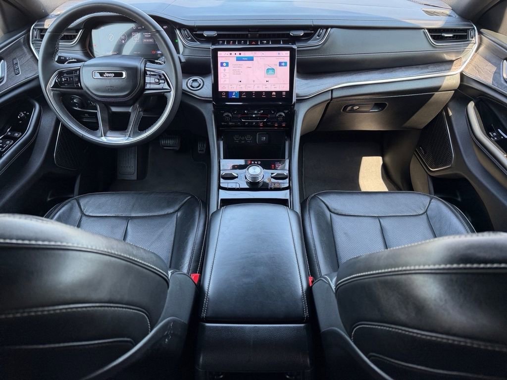 Used 2023 Jeep Grand Cherokee Overland AWD/4WD image 18