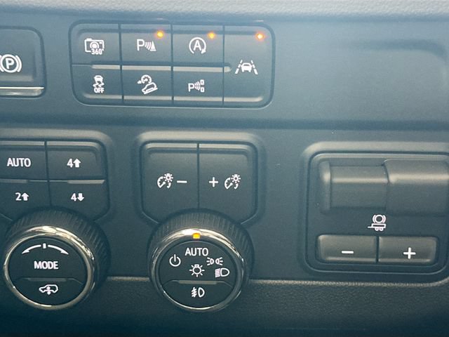 New 2026 Chevrolet Suburban High Country AWD/4WD image 11