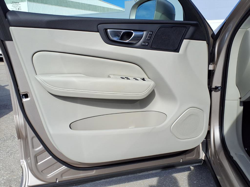 Certified 2023 Volvo XC60 B5 Plus image 19