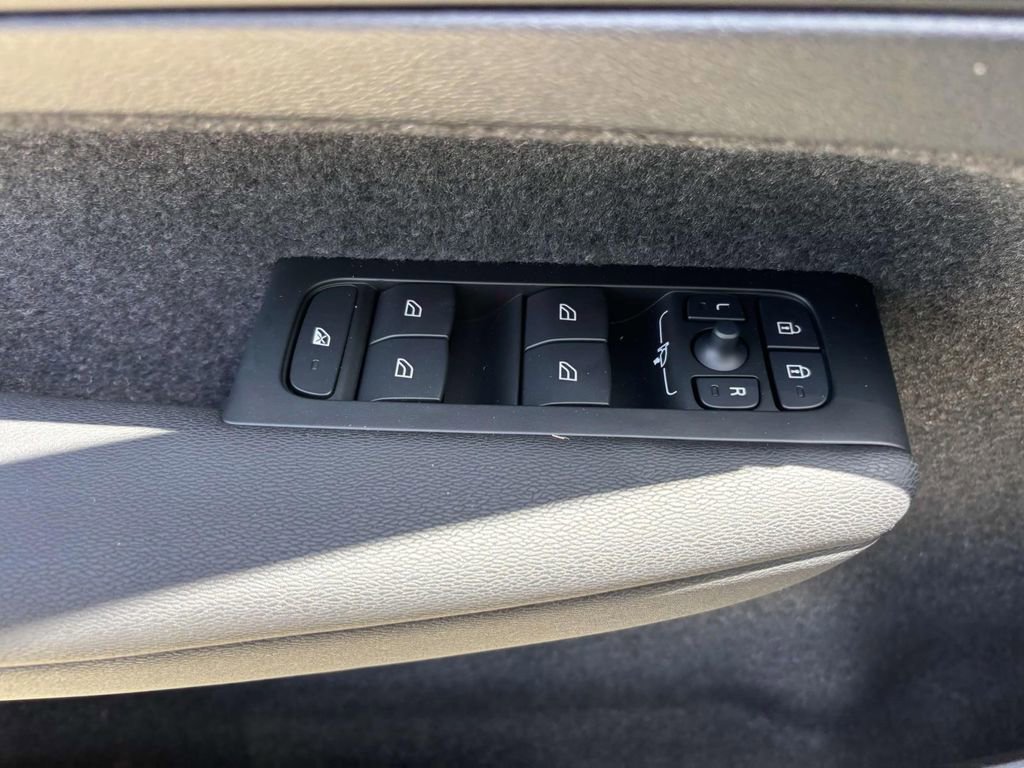 New 2026 Volvo XC40 B5 Core w/ Protection Package Premier image 13