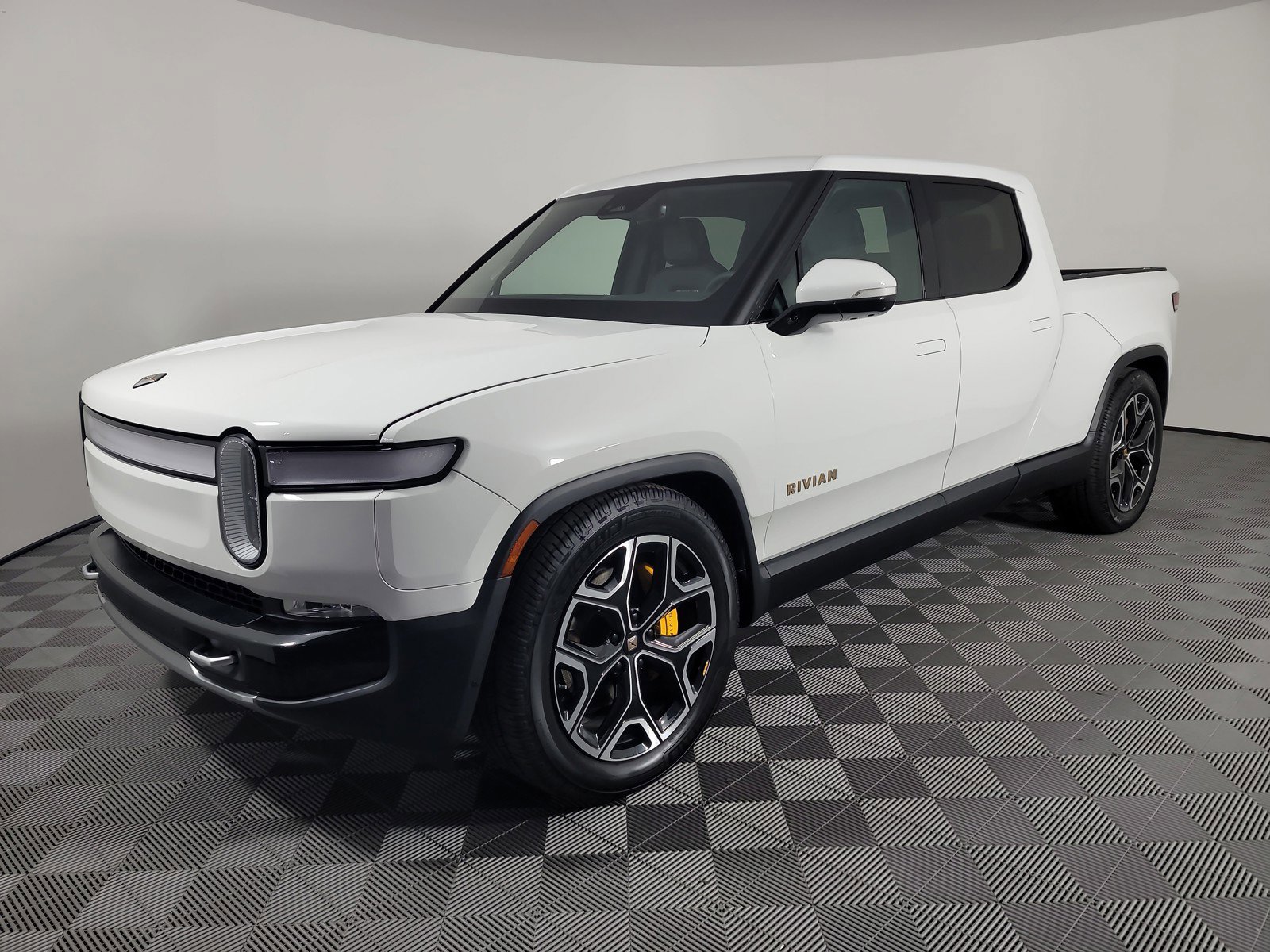 Used 2022 Rivian R1T Adventure image 1