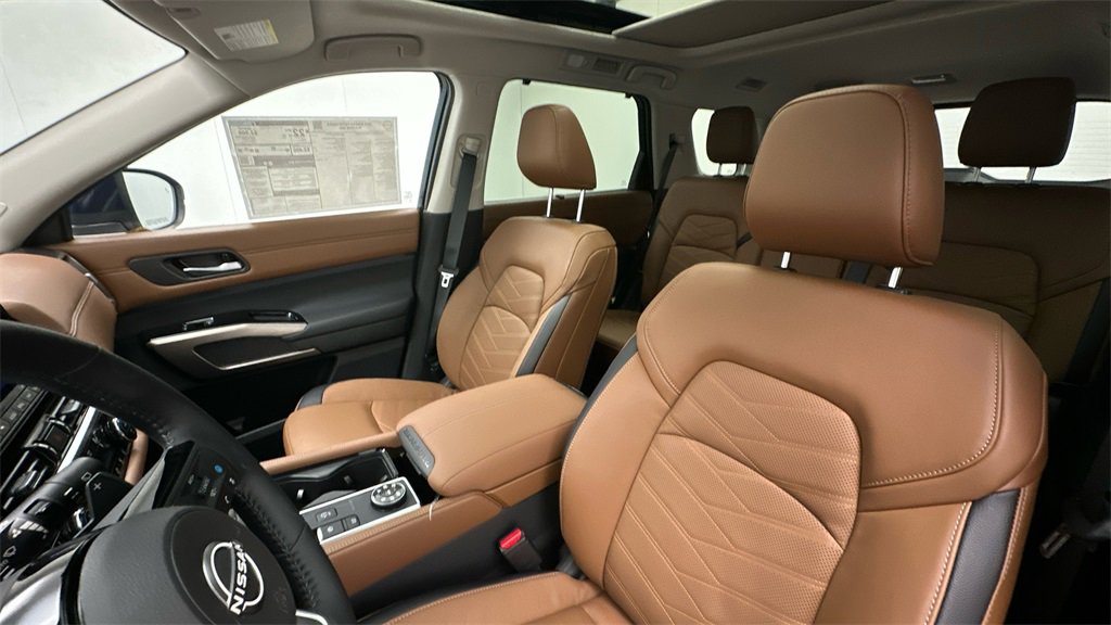 New 2025 Nissan Pathfinder Platinum w/ Cargo Package image 9