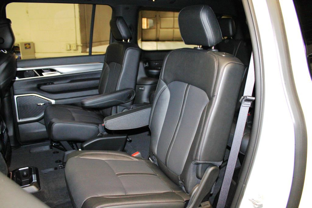 New 2025 Jeep Wagoneer L Series II image 28