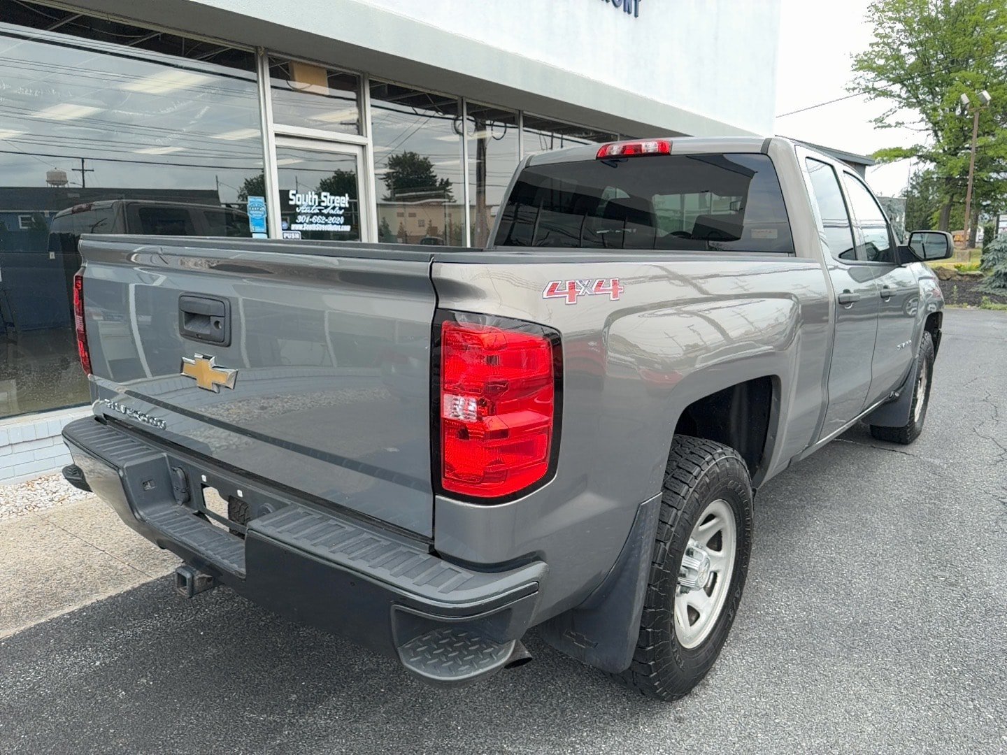 Used 2017 Chevrolet Silverado 1500 W/T w/ WT Convenience Package AWD/4WD image 3