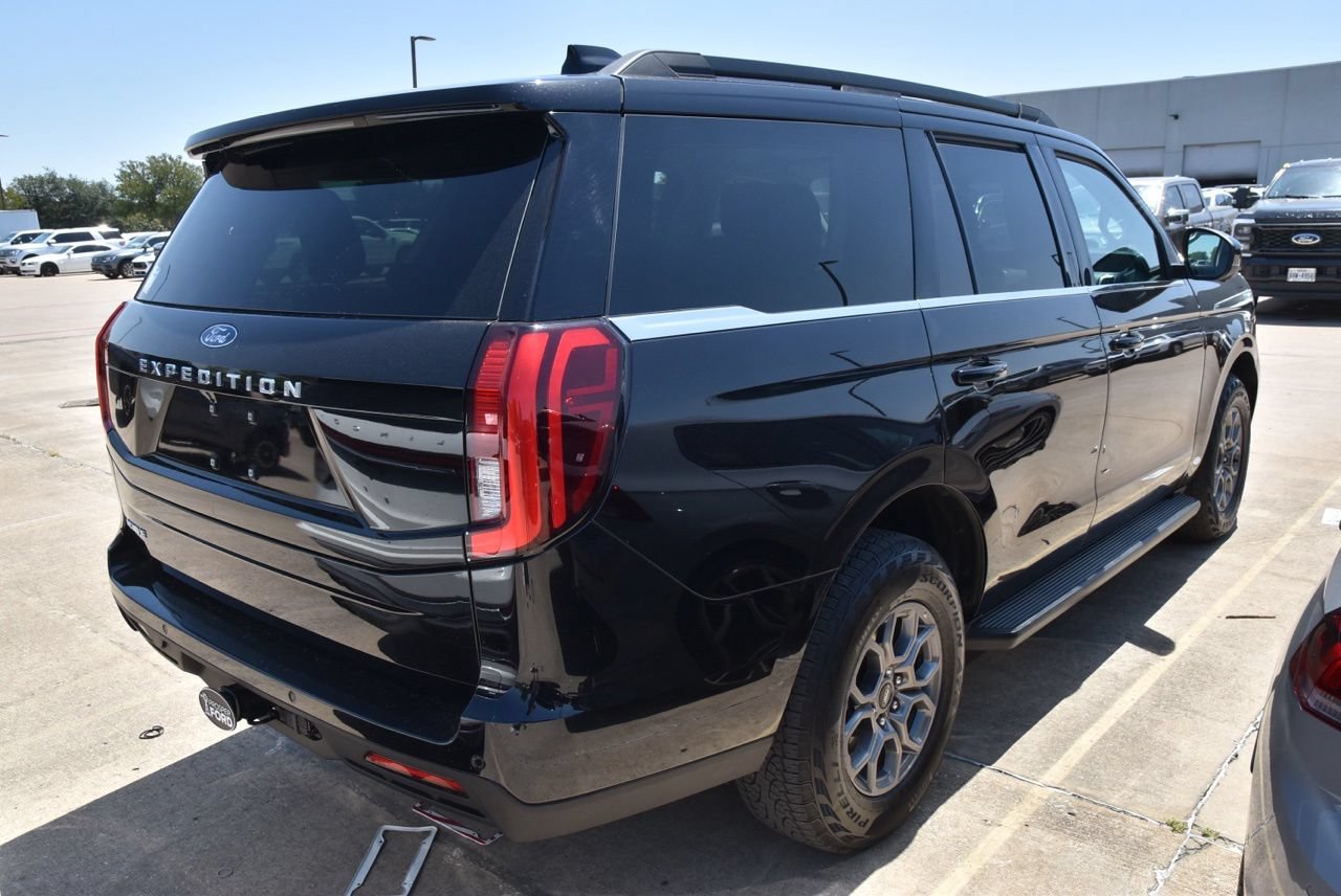 Certified 2025 Ford Expedition Active AWD/4WD image 5
