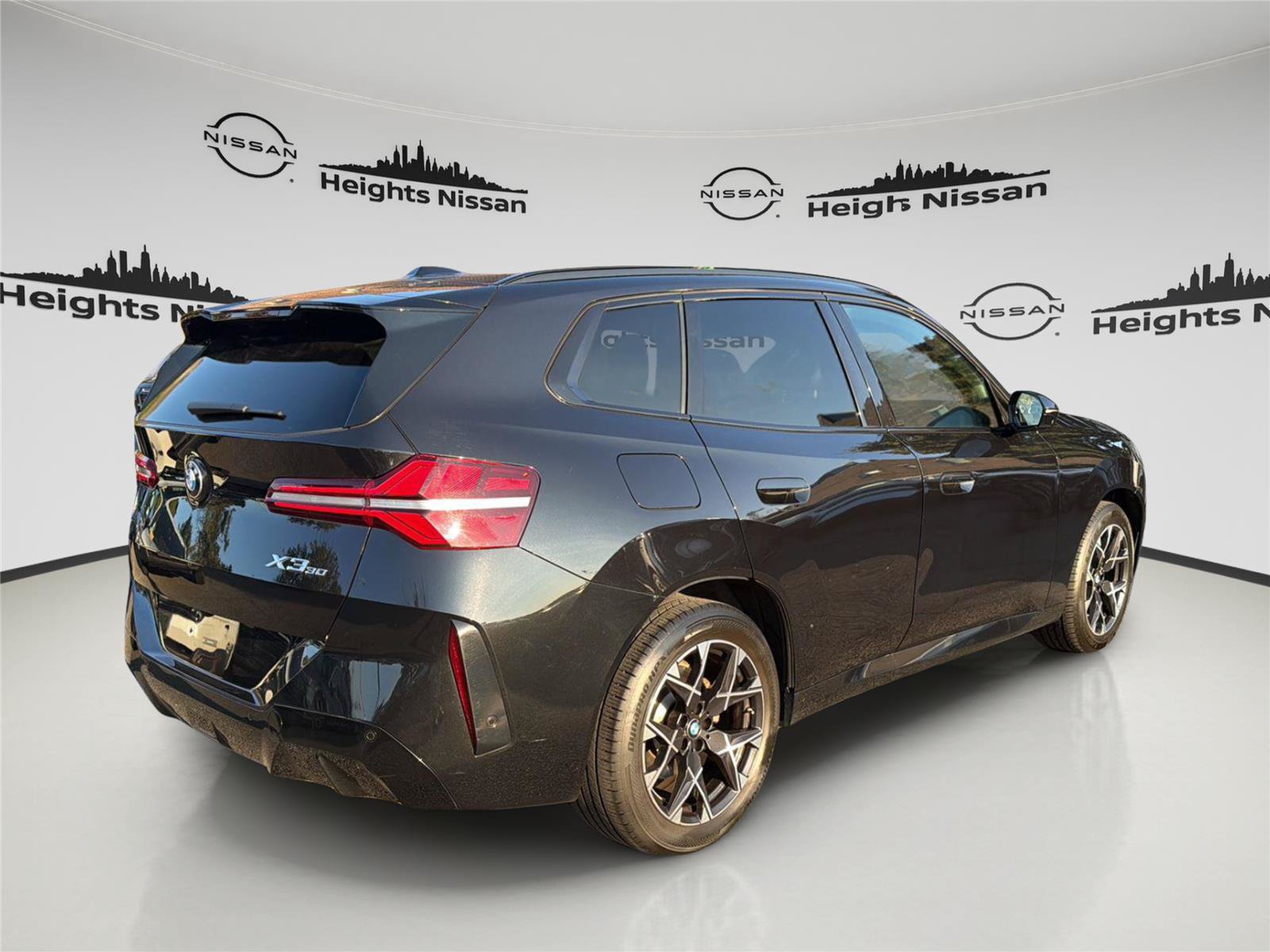 Used 2025 BMW X3 xDrive30i w/ Premium Package AWD/4WD image 4