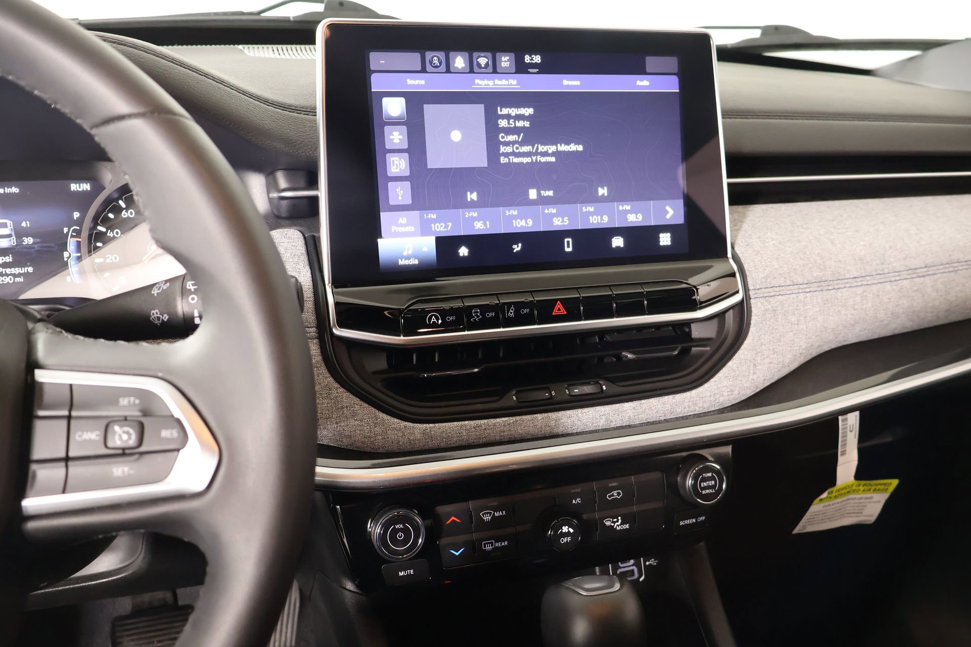 Used 2024 Jeep Compass Latitude image 5