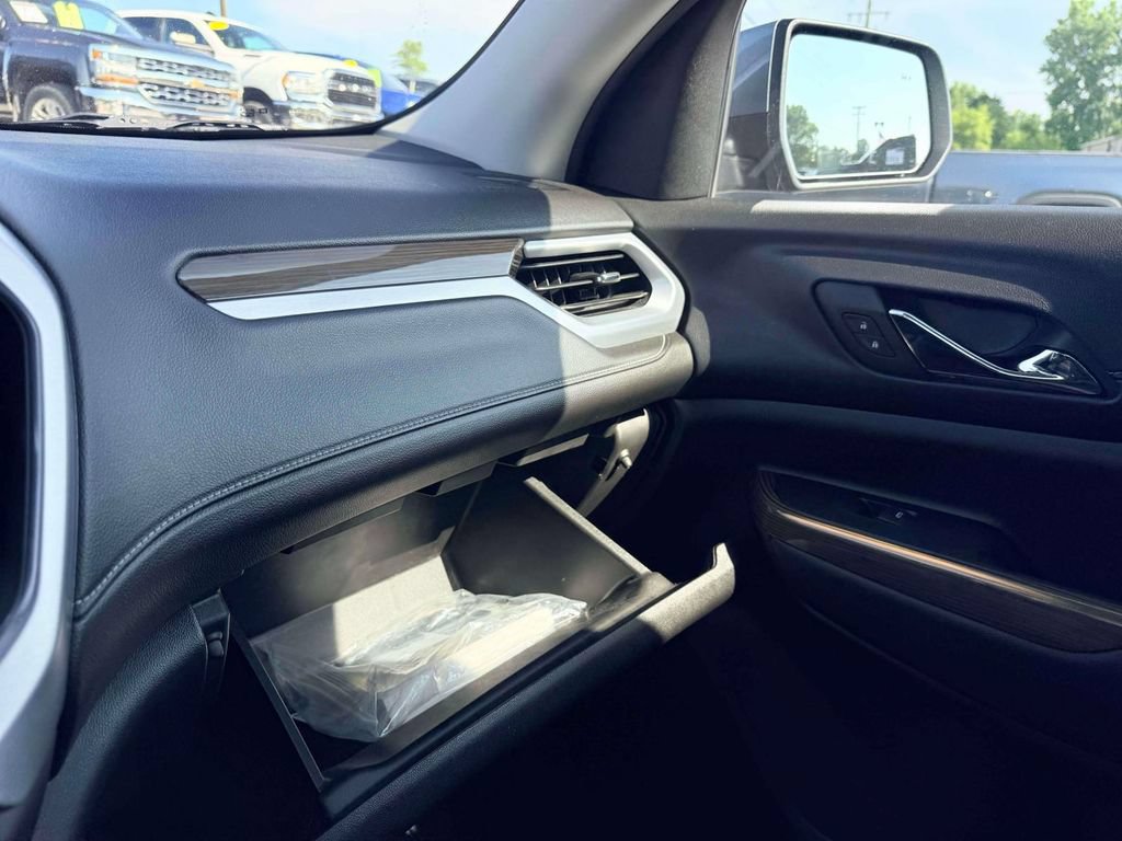 Used 2022 GMC Acadia SLE w/ Driver Convenience Package FWD image 25