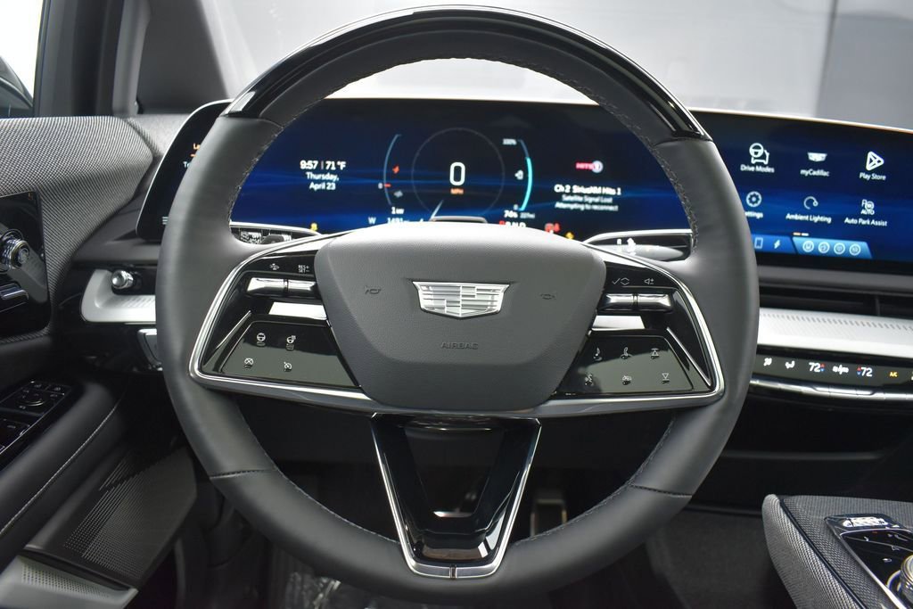 Certified 2025 Cadillac Optiq Luxury 2 AWD/4WD image 15