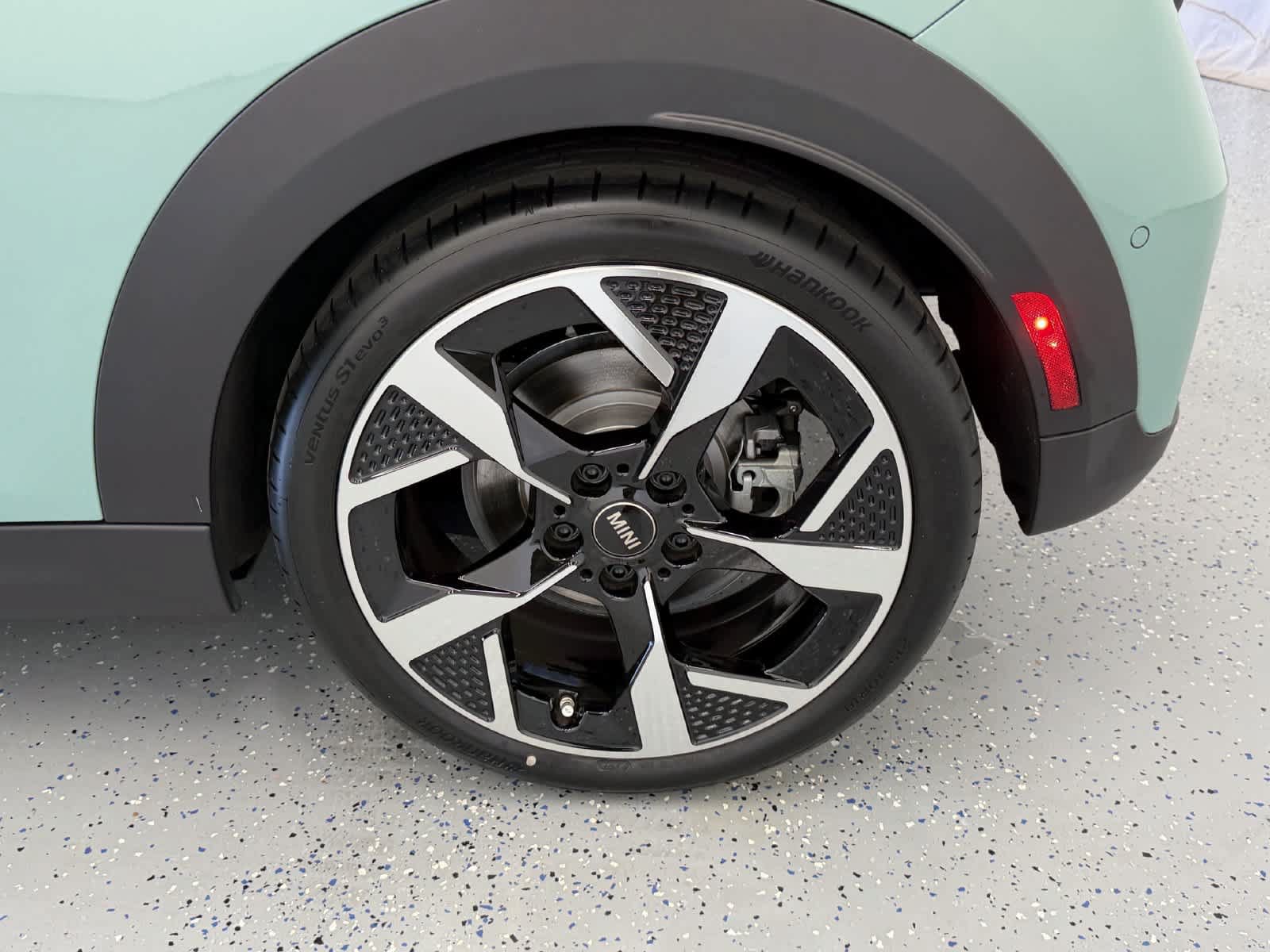 Used 2025 MINI Cooper 2-Door Hardtop FWD image 23