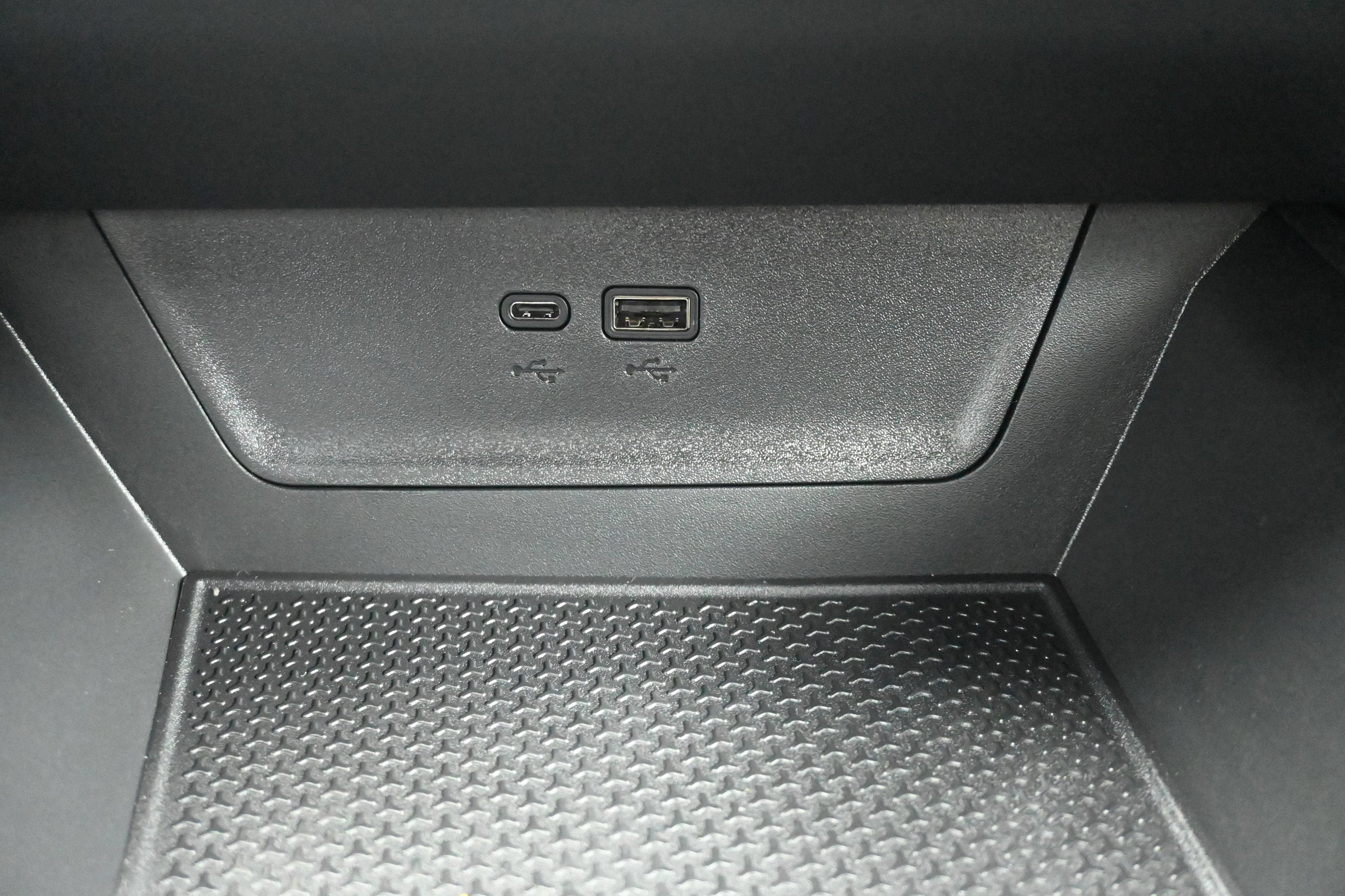 New 2027 Chevrolet Equinox LT w/ Convenience Package II FWD image 21