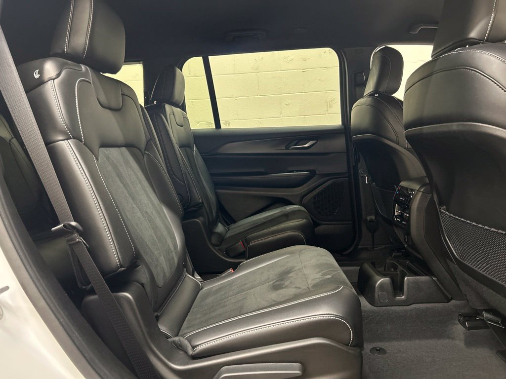 Used 2025 Jeep Grand Cherokee L Laredo AWD/4WD image 13