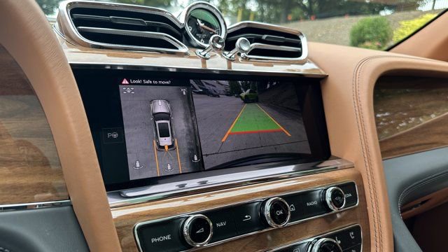 New 2025 Bentley Bentayga Plug-In Hybrid image 24