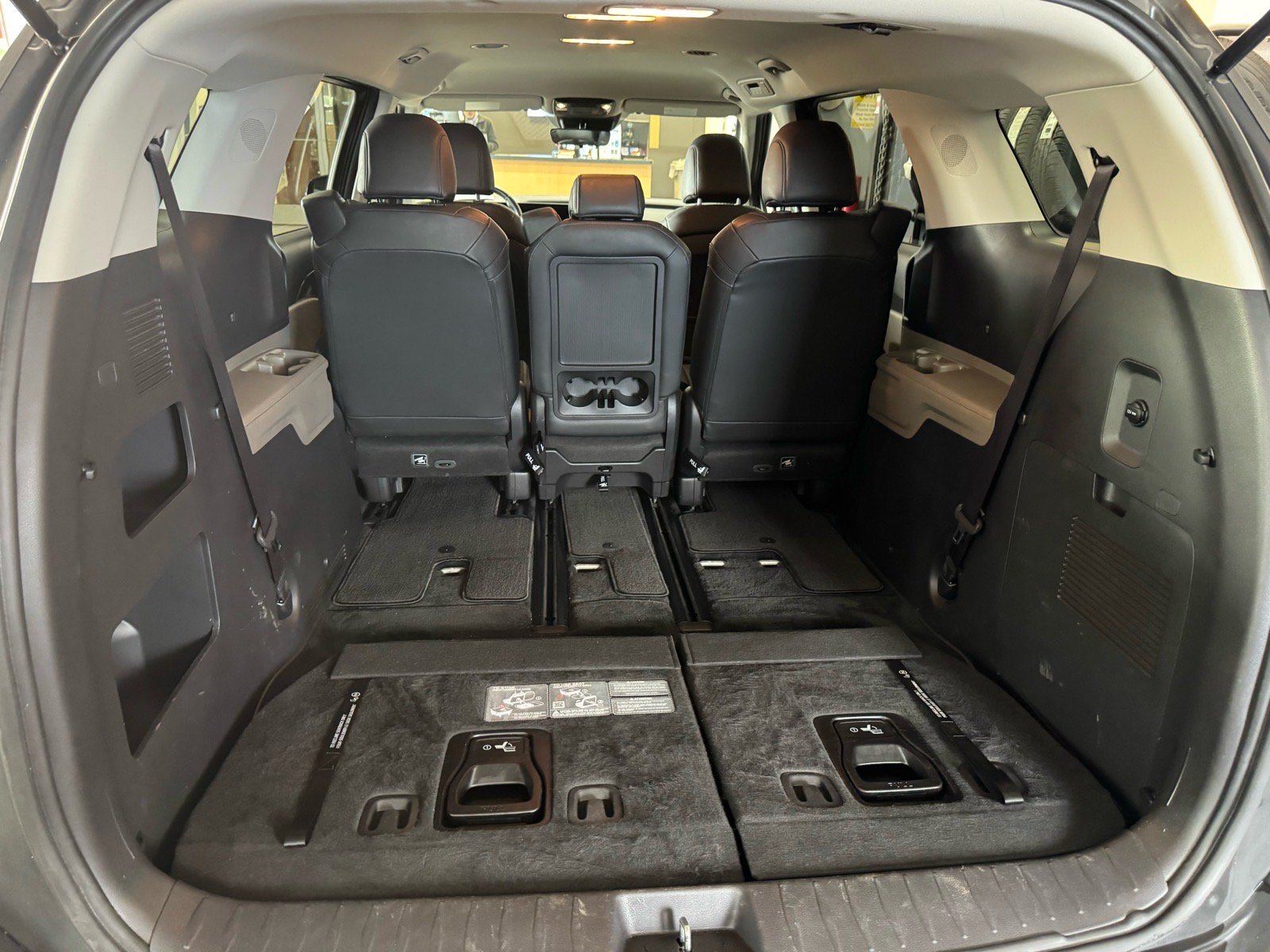 Used 2025 Kia Carnival FWD image 10