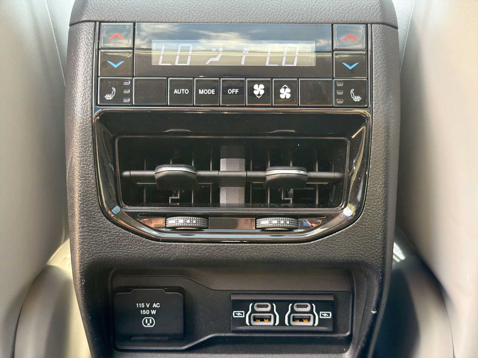 Used 2023 Jeep Grand Cherokee L Summit w/ Advanced Protech Group IV AWD/4WD image 33