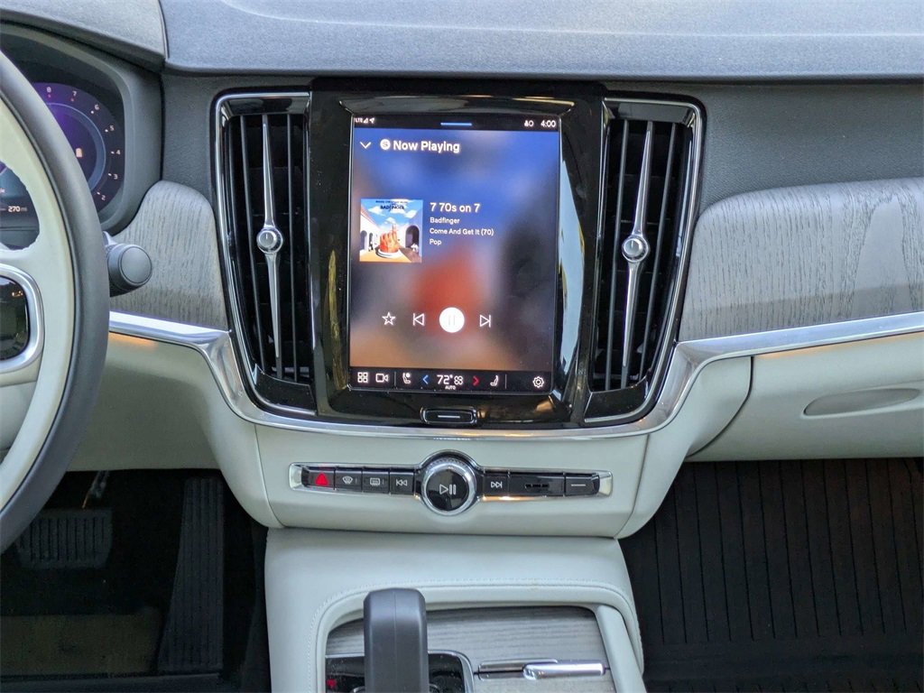 Used 2025 Volvo S90 B6 Plus image 17