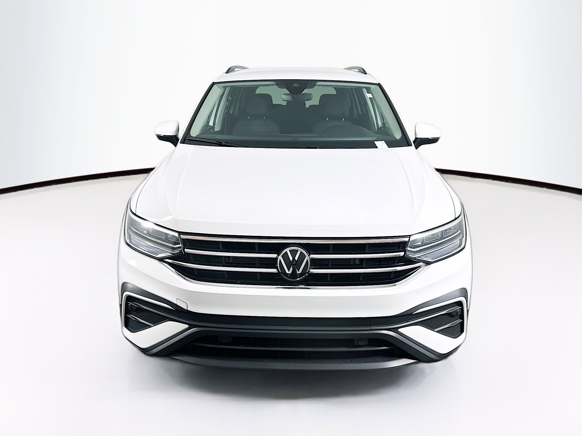 Used 2024 Volkswagen Tiguan S image 2