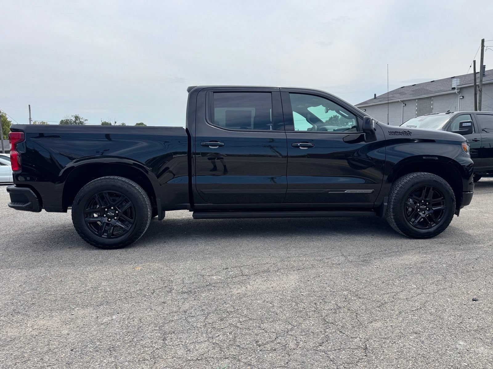 New 2026 Chevrolet Silverado 1500 High Country w/ Midnight Edition AWD/4WD image 7