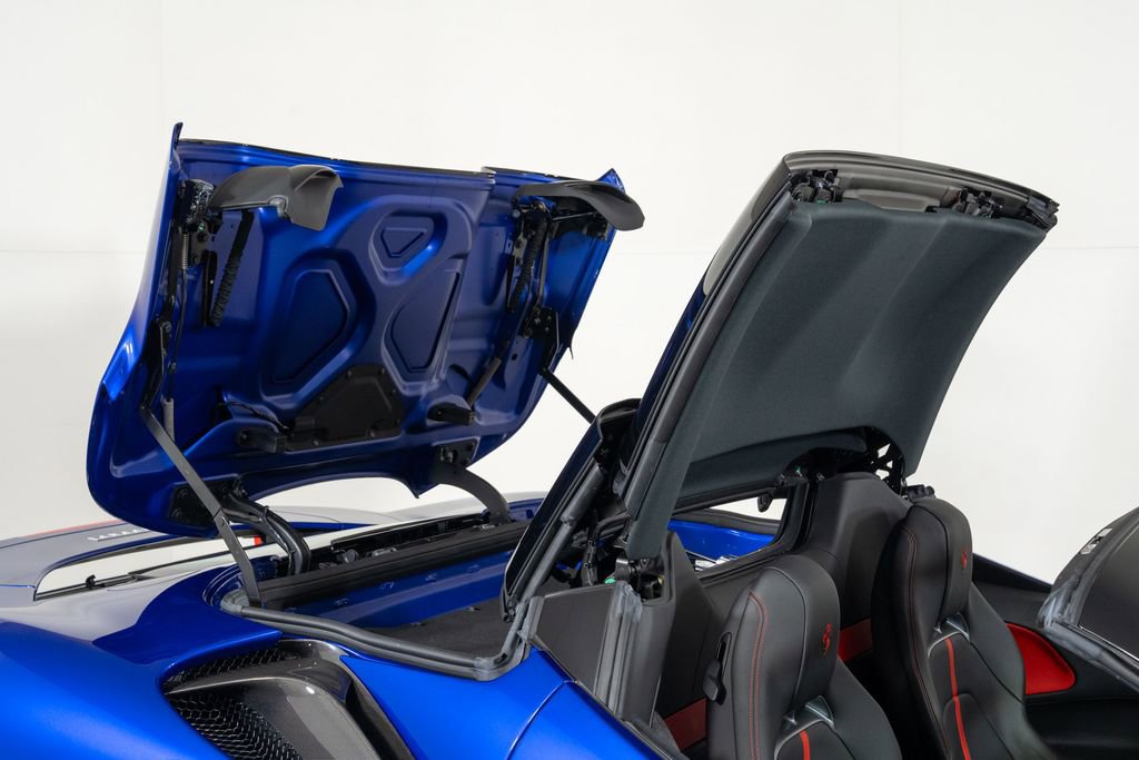 Used 2022 Ferrari SF90 Spider image 23