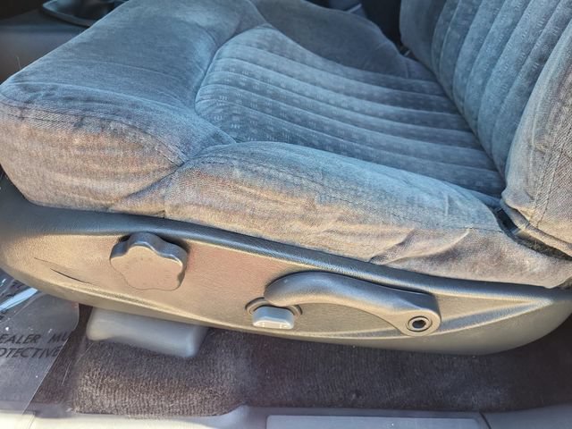 Used 2001 Chevrolet Blazer LS w/ Preferred Equipment Group AWD/4WD image 22