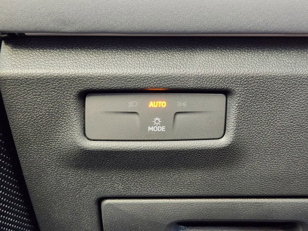 New 2026 Volkswagen Tiguan SE R-Line image 11