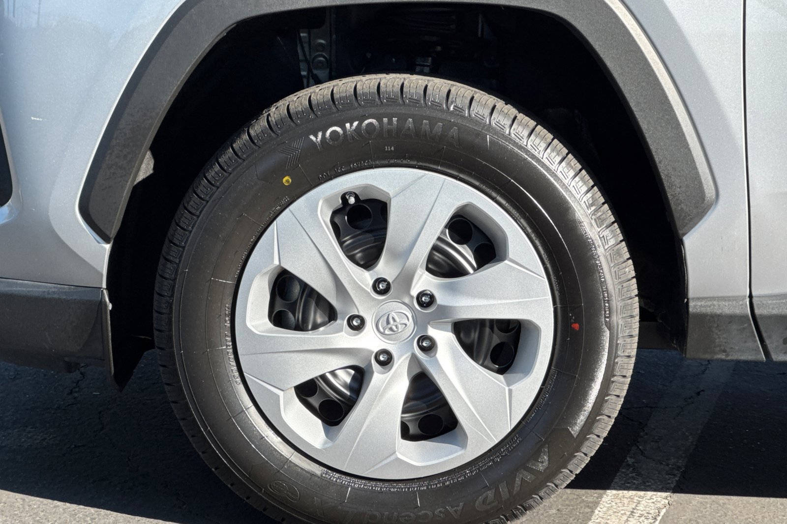 Used 2024 Toyota RAV4 LE image 31