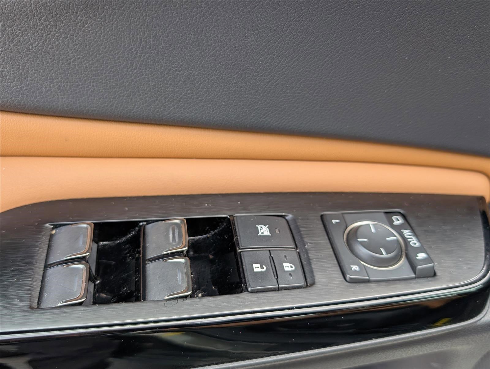 Used 2024 Lexus ES 350 w/ Technology Package image 20