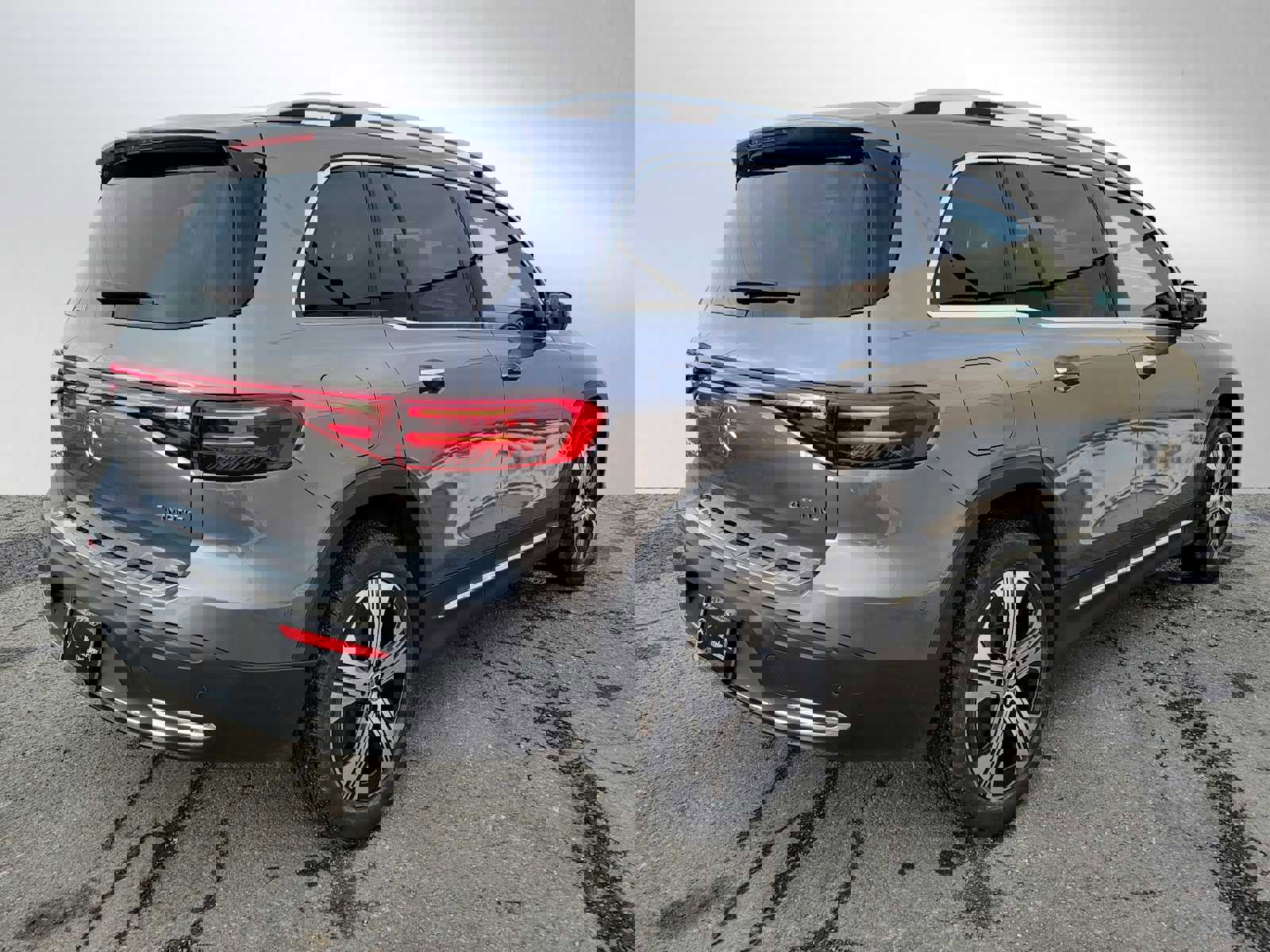 Used 2025 Mercedes-Benz EQB 350 4MATIC SUV image 8