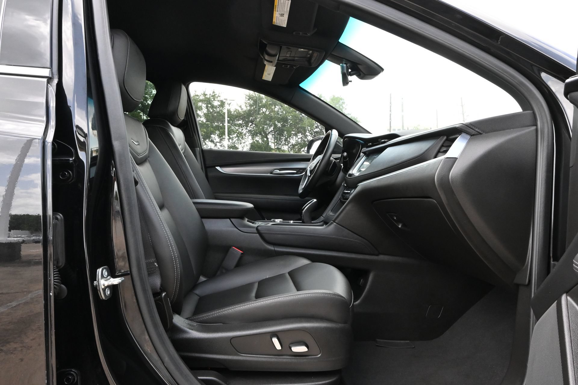 Certified 2025 Cadillac XT5 Luxury FWD image 26