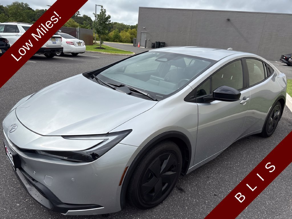 Used 2025 Toyota Prius LE FWD image 5
