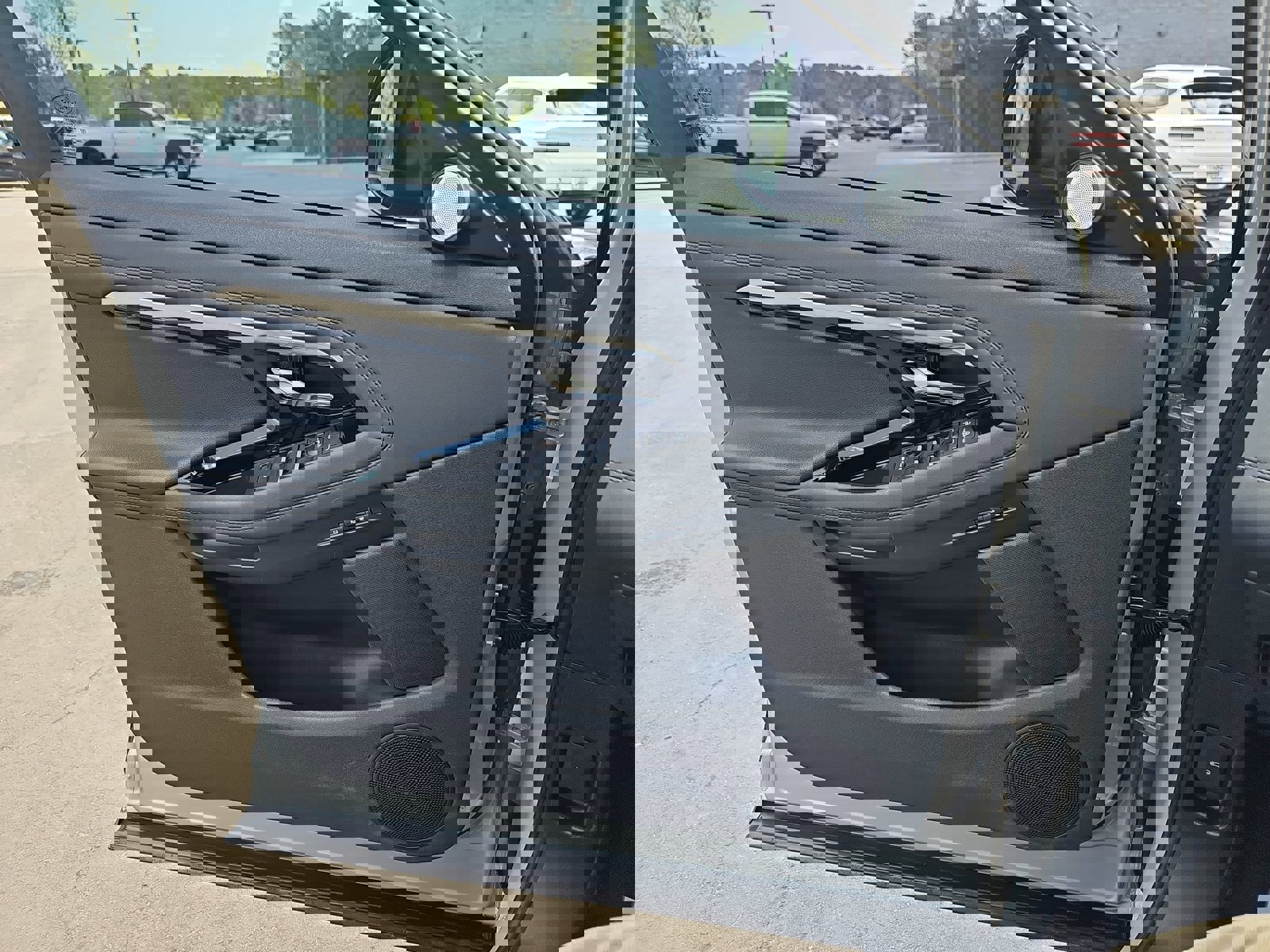 Used 2023 Land Rover Range Rover Evoque R-Dynamic SE image 28