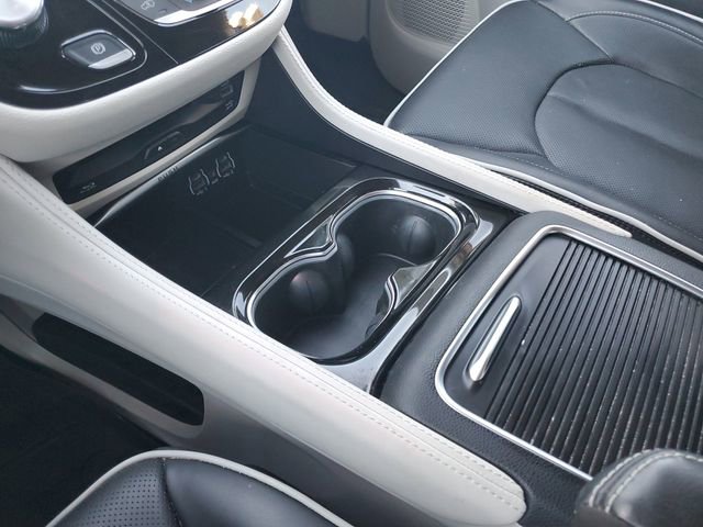 Used 2024 Chrysler Pacifica Limited w/ Uconnect Theater Family Group image 20