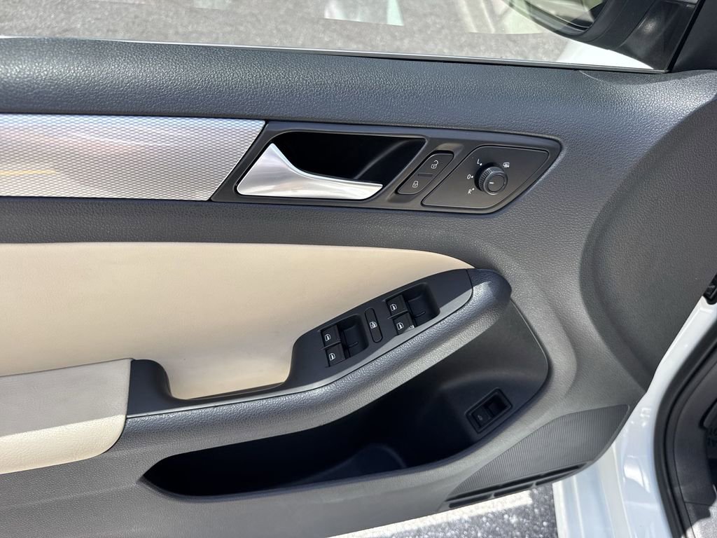 Used 2017 Volkswagen Jetta SE FWD image 40
