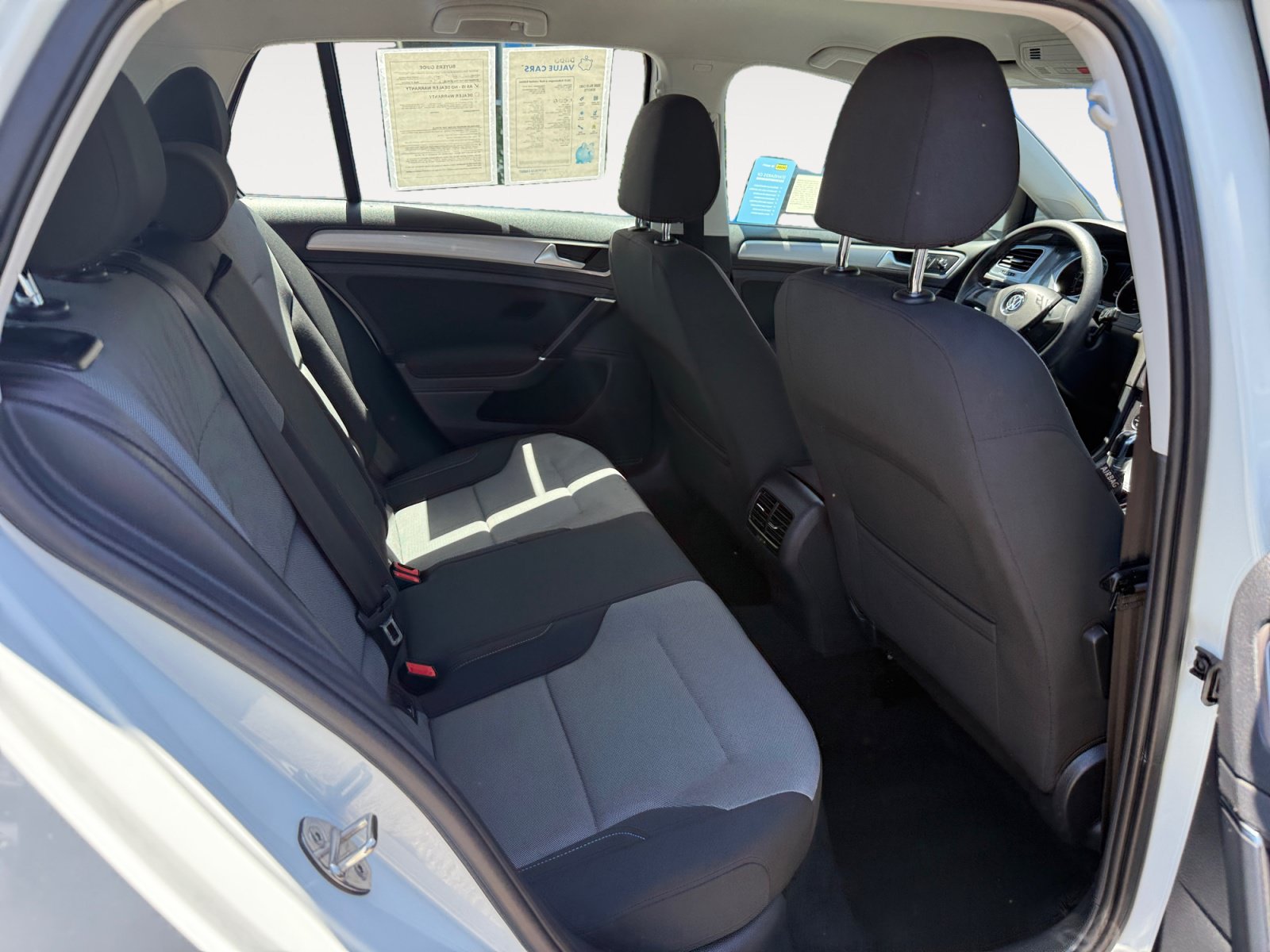 Used 2015 Volkswagen e-Golf Limited Edition FWD image 18