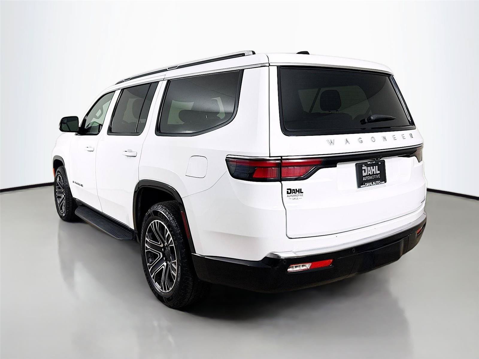 Used 2024 Jeep Wagoneer Series II AWD/4WD image 10