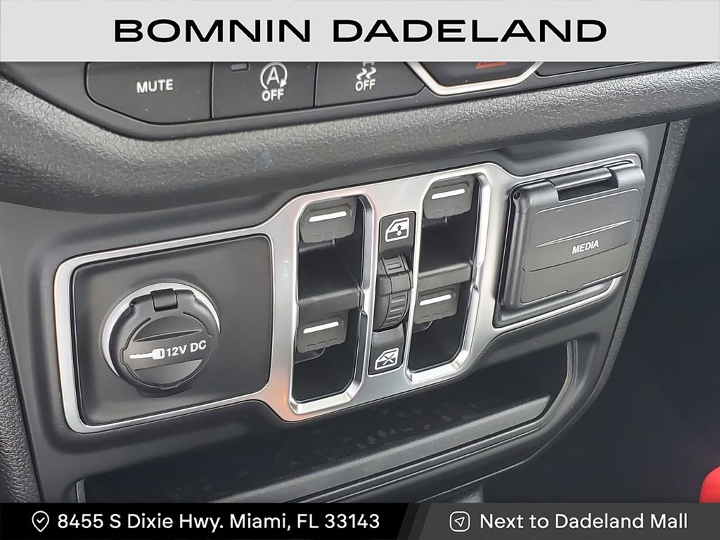 Used 2025 Jeep Gladiator Sport image 22